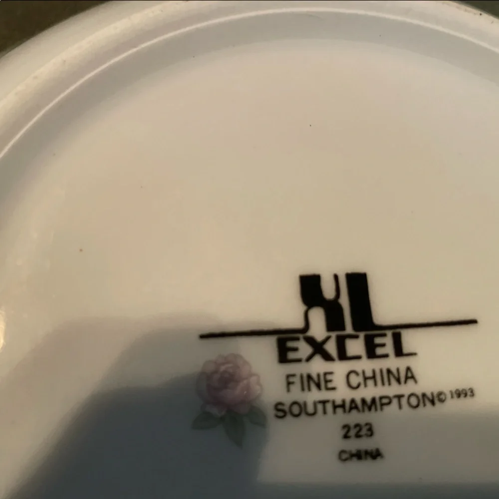 9 Inch Excel Fine China Serving Bowl in South Hampton Pattern - Picture 3 of 3